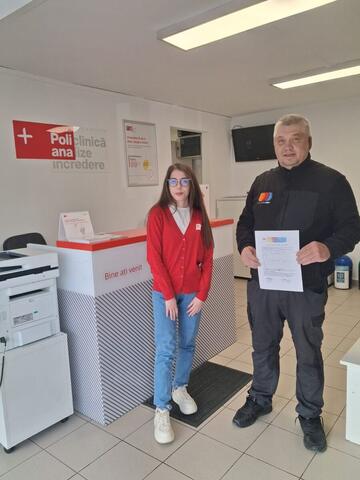 Operator Compania DDD și un reprezentant al clientului, cu procesul-verbal semnat la finalul lucrării