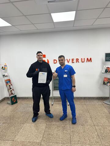 Operator Compania DDD și un reprezentant al clientului, cu procesul-verbal semnat la finalul lucrării