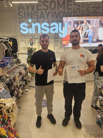 Operator Compania DDD și un reprezentant al clientului, cu procesul-verbal semnat la finalul lucrării
