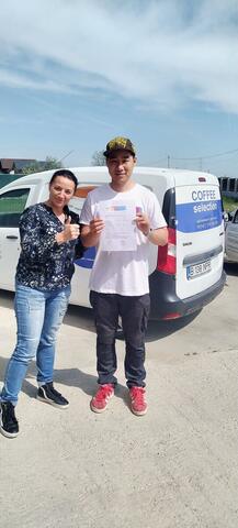Operator Compania DDD și un reprezentant al clientului, cu procesul-verbal semnat la finalul lucrării