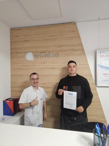 Operator Compania DDD și un reprezentant al clientului, cu procesul-verbal semnat la finalul lucrării