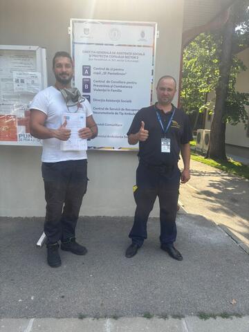 Operator Compania DDD și un reprezentant al clientului, cu procesul-verbal semnat la finalul lucrării