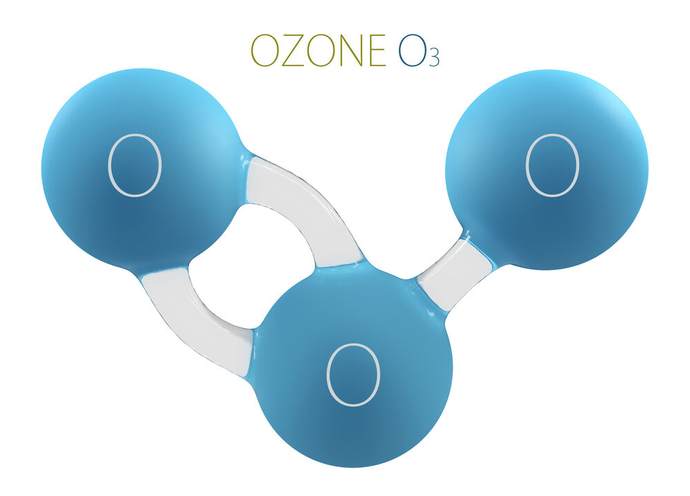 Molecula de ozon, cu cei trei atomi de oxigen