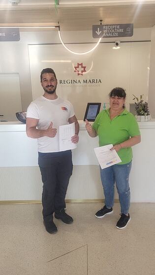 Operator Compania DDD și un reprezentant al locației Regina Maria, cu procesul-verbal semnat la finalul lucrării
